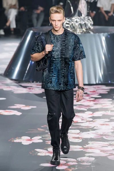 Look 25